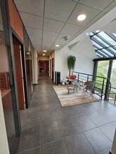 Bureau dans Solliès-Ville à louer Photo intérieure- Image 1 de 2