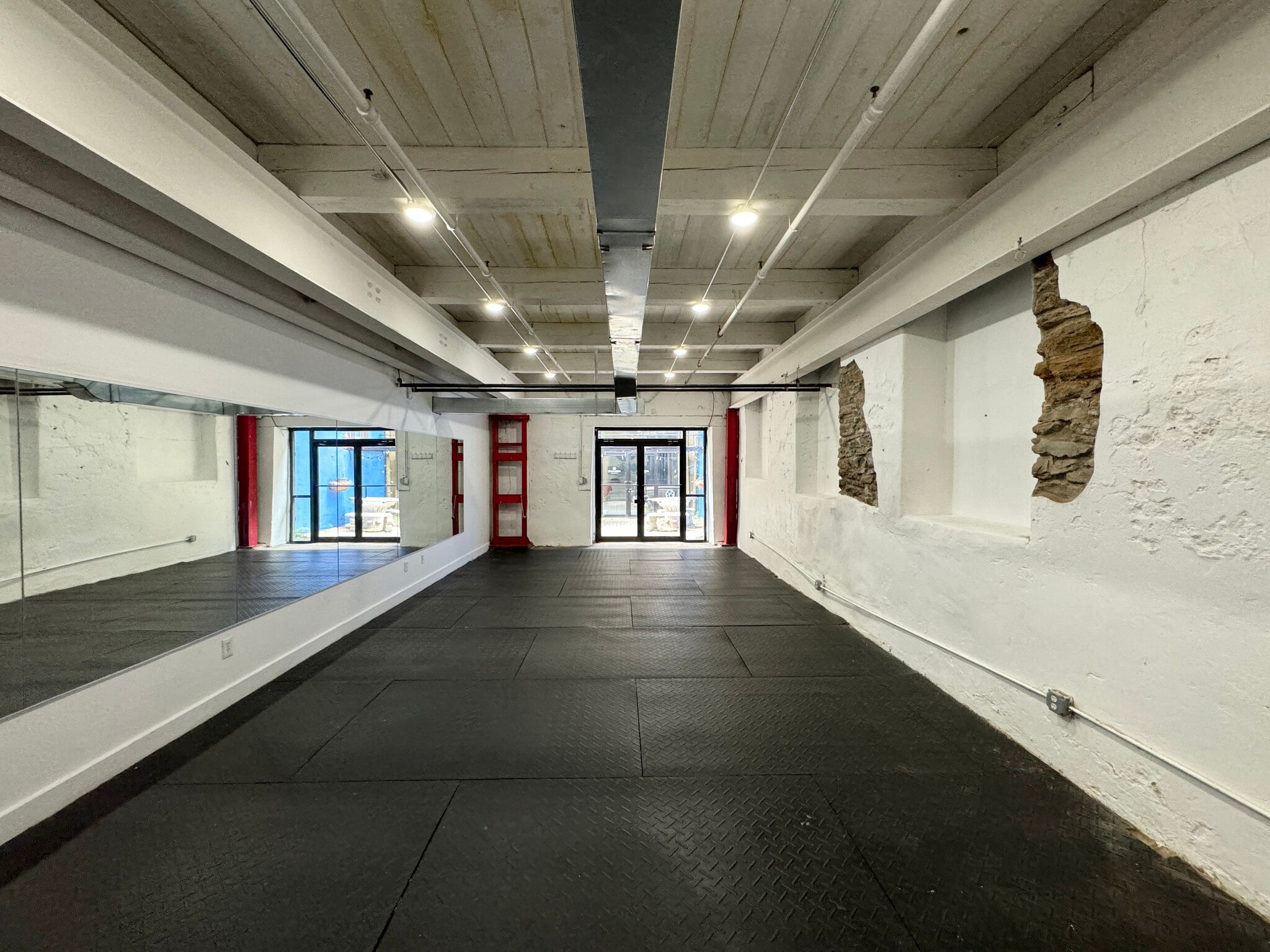 3502 SCOTTS Ln, Philadelphia, PA for lease Interior Photo- Image 1 of 9