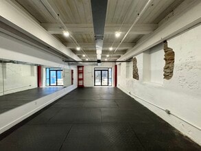 3502 SCOTTS Ln, Philadelphia, PA for lease Interior Photo- Image 1 of 9