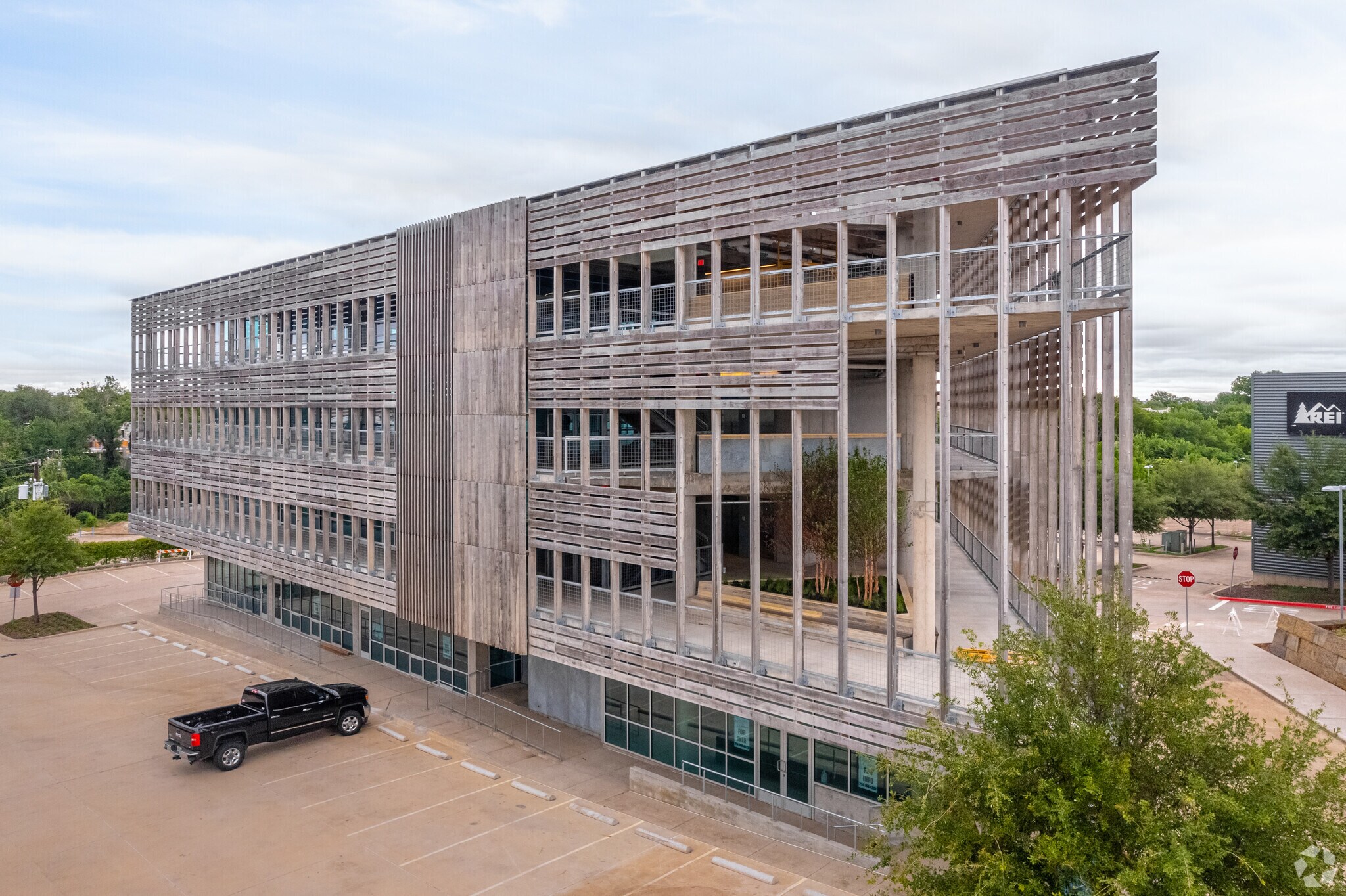 5929 E Northwest Hwy, Dallas, TX à vendre Photo du bâtiment- Image 1 de 1