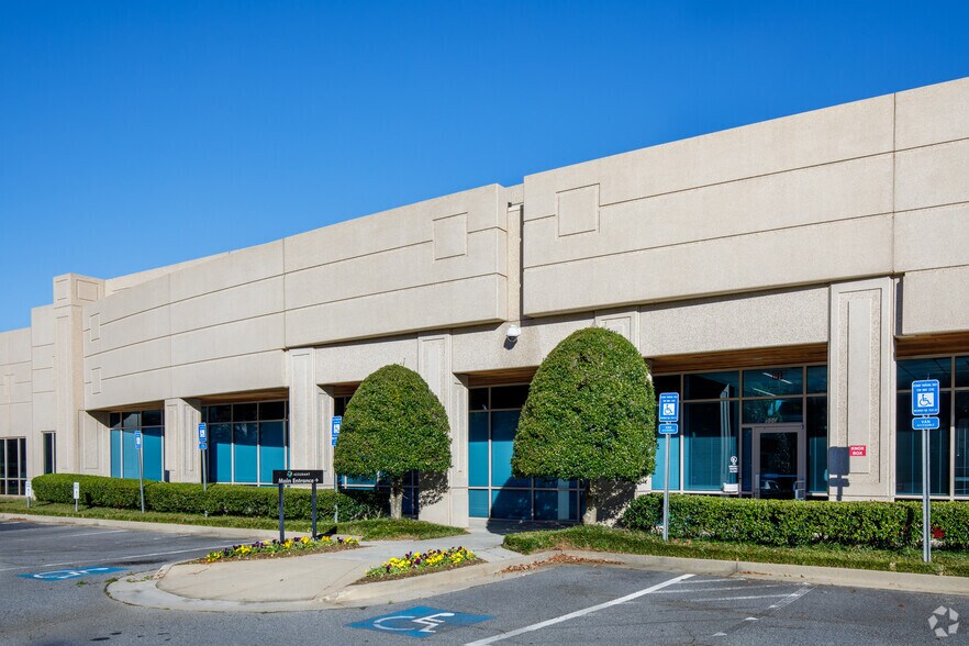 2405 Commerce Ave, Duluth, GA for lease - Building Photo - Image 2 of 5