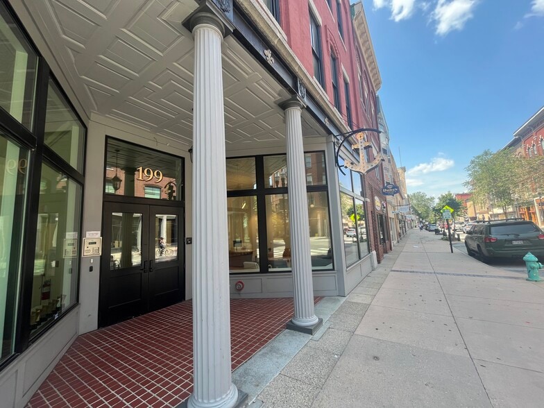 197 Lisbon St, Lewiston, ME à louer - Photo du bâtiment - Image 2 de 7