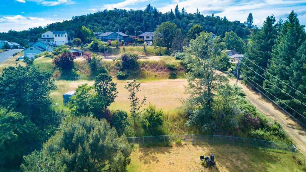 2240 NW Merle Ave, Roseburg, OR for sale - Building Photo - Image 3 of 13