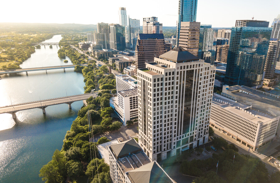 98 San Jacinto Blvd, Austin, TX à louer - Photo du bâtiment - Image 1 de 5