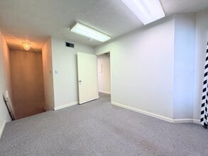 351 Commercial Dr, Savannah, GA à louer Photo intérieure- Image 2 de 14