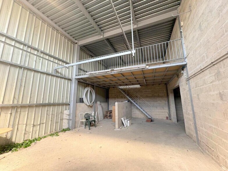 Flex in Achères for sale - Interior Photo - Image 1 of 19