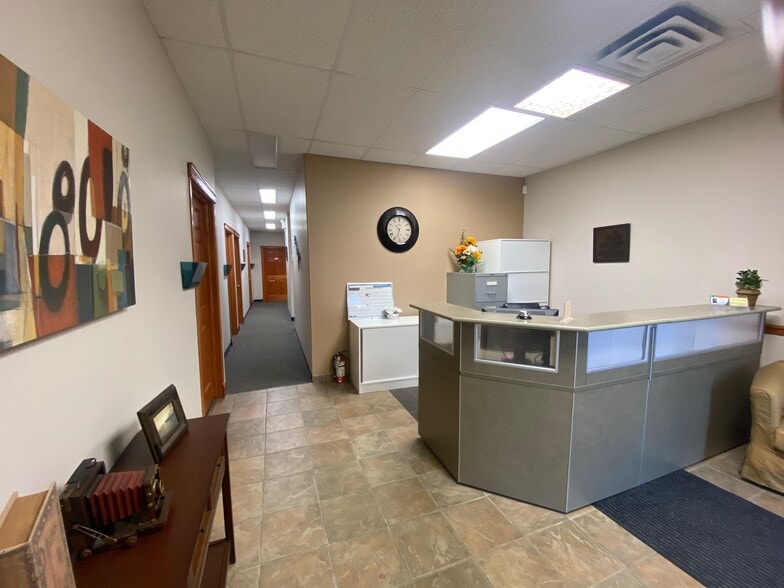 90-130 Broadway Blvd, Sherwood Park, AB for lease - Primary Photo - Image 1 of 15