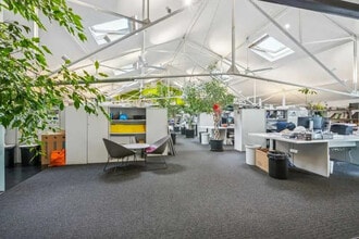 230 Rue Du Faubourg Saint-Antoine, Paris for lease Building Photo- Image 1 of 6