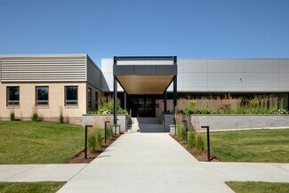 Plus de détails pour 36 Middlesex Tpke, Bedford, MA - Local d'activités à louer