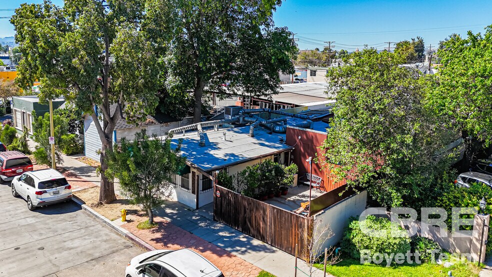 7223 Remmet Ave, Canoga Park, CA à vendre - Photo du bâtiment - Image 2 de 12