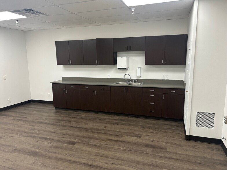 14271-14277 Welch Rd, Farmers Branch, TX à louer - Photo du bâtiment - Image 3 de 5