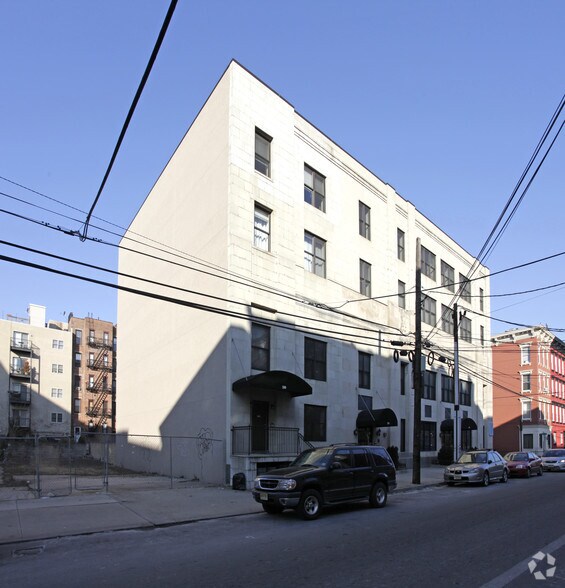 328-330 Grand St, Hoboken, NJ à louer - Photo du bâtiment - Image 2 de 2