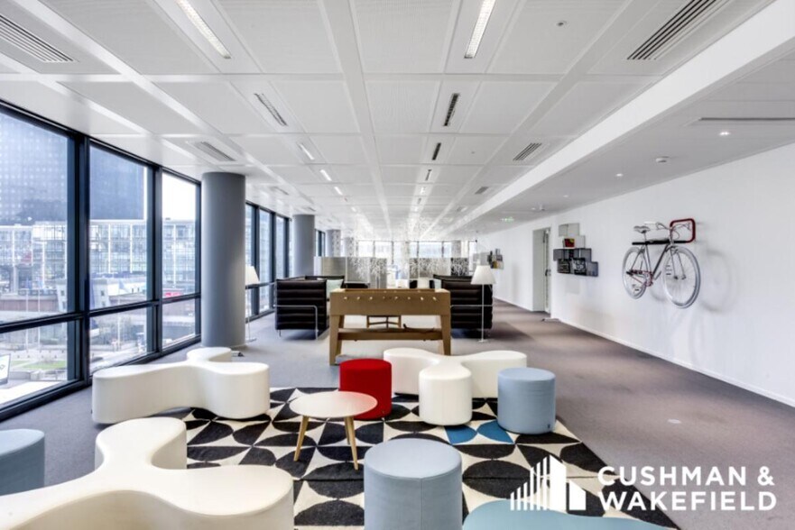 Office in Puteaux for lease - Building Photo - Image 3 of 18