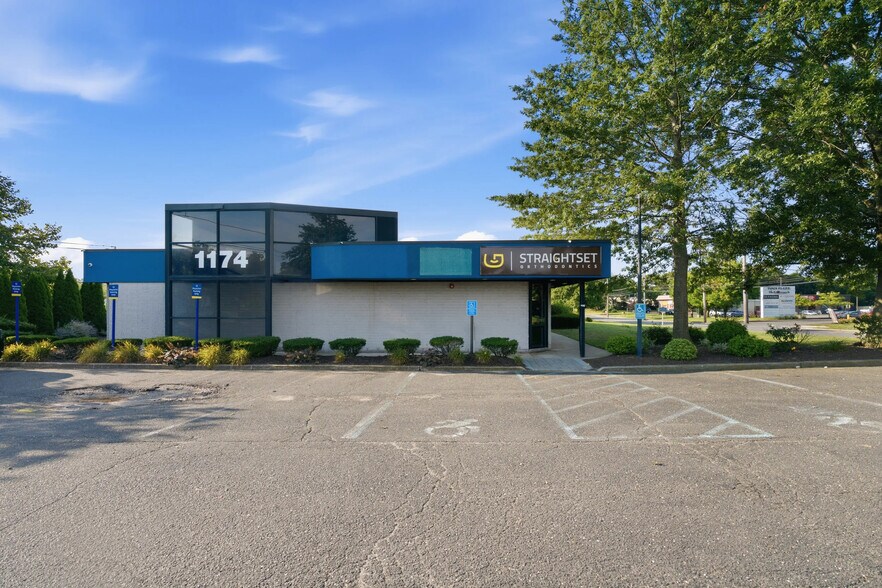 1174 Route 112, Port Jefferson Station, NY à louer - Photo du bâtiment - Image 1 de 8