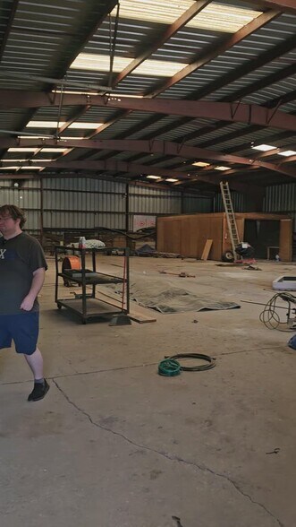 3425 Terrace St, Kansas City, MO à vendre - Vidéo sur l’inscription commerciale - Image 2 de 15