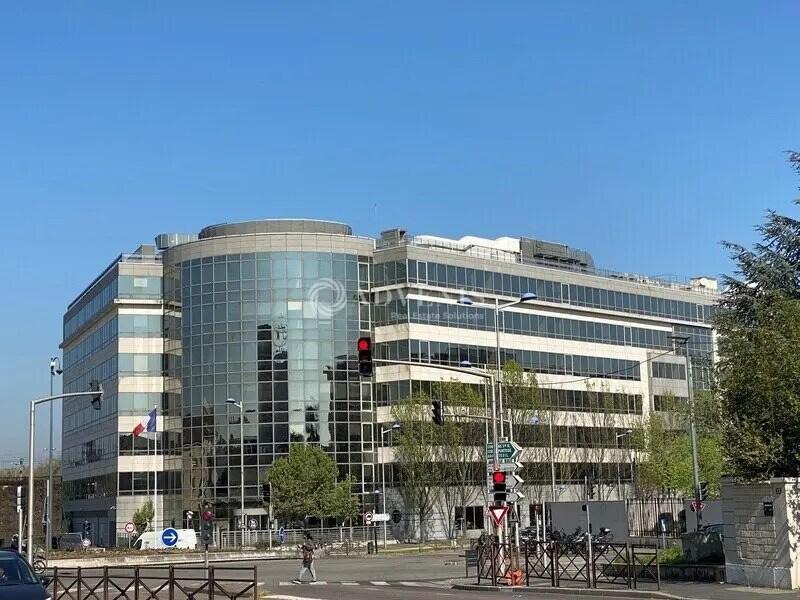 Bureau dans Poissy à louer Photo du bâtiment- Image 1 de 3