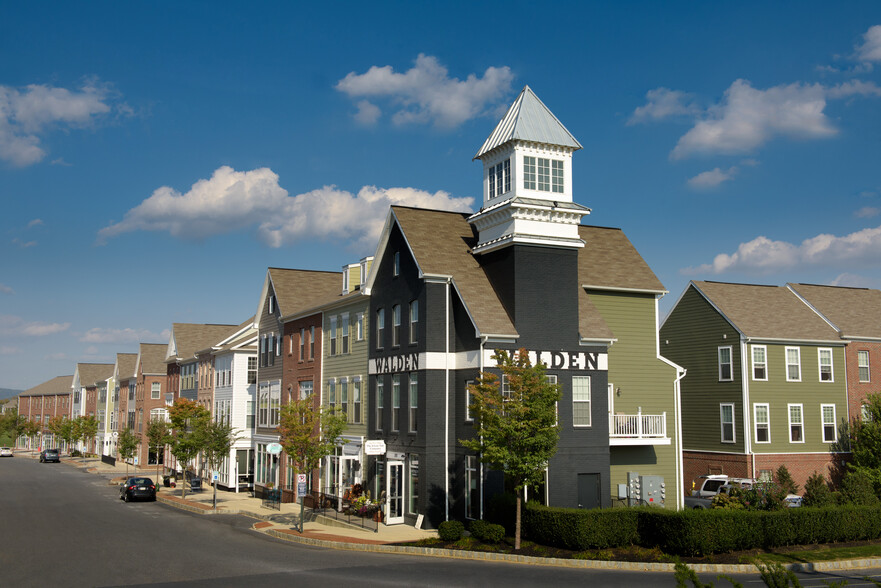 100-148 Walden Way, Mechanicsburg, PA for lease - Building Photo - Image 1 of 18