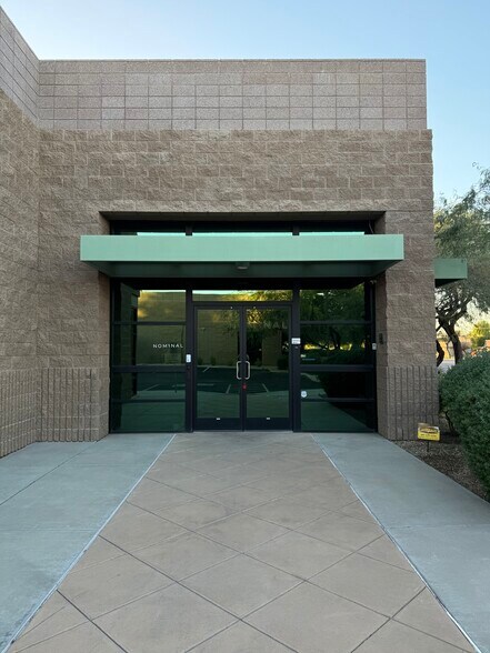 4505 E Broadway Rd, Phoenix, AZ à vendre - Photo du bâtiment - Image 3 de 48
