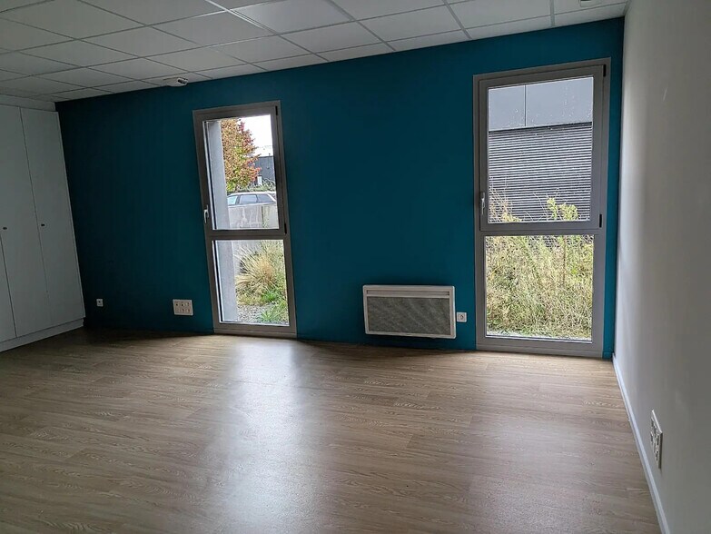 Office in Auray for lease - Interior Photo - Image 3 of 7