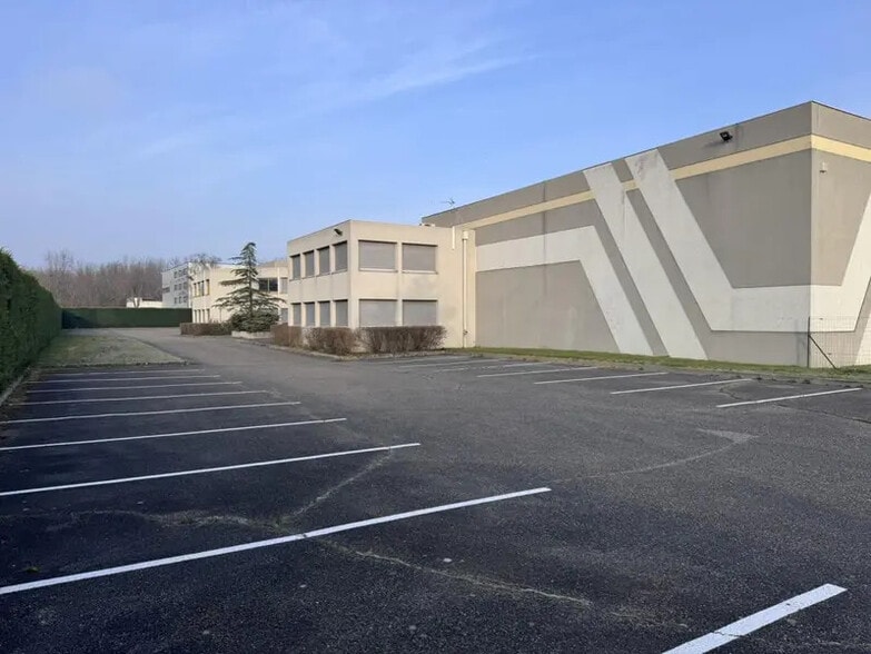 379 Rue De La Dombes, Miribel à vendre - Photo du bâtiment - Image 3 de 14