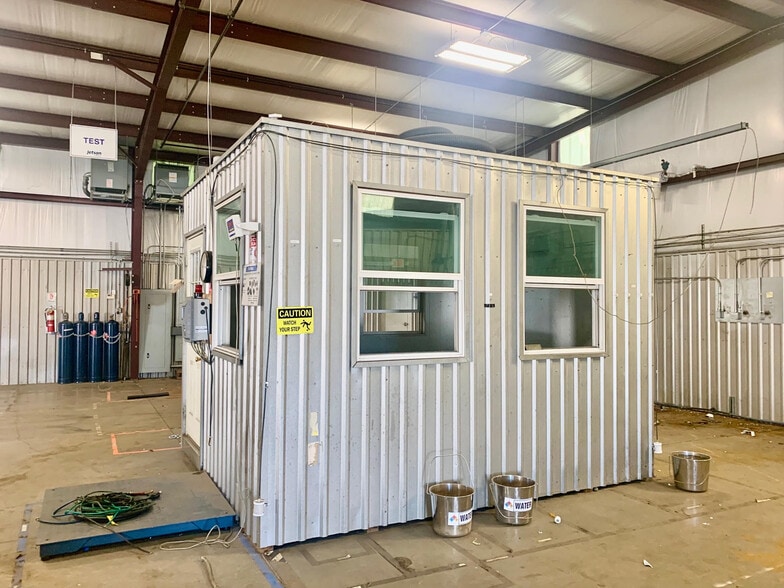 1003 W Cotton St, Longview, TX for lease - Building Photo - Image 3 of 4