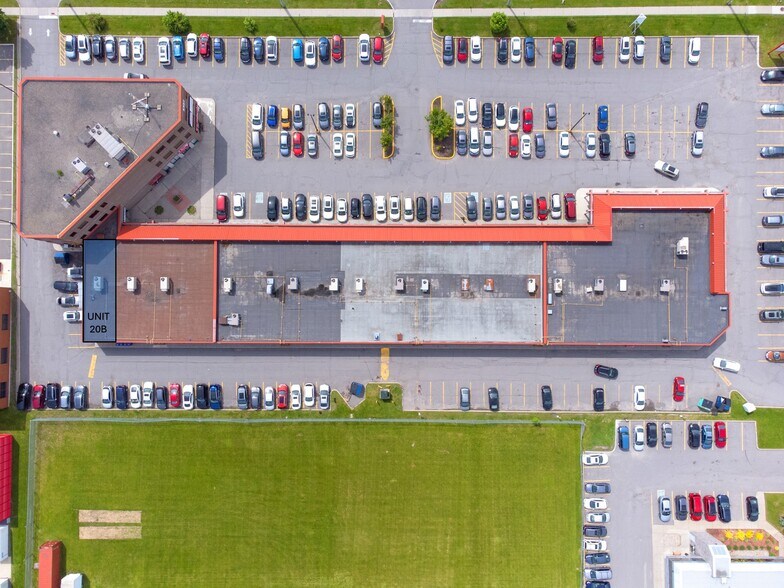 5303 Canotek Rd, Ottawa, ON à louer - Photo du bâtiment - Image 2 de 3