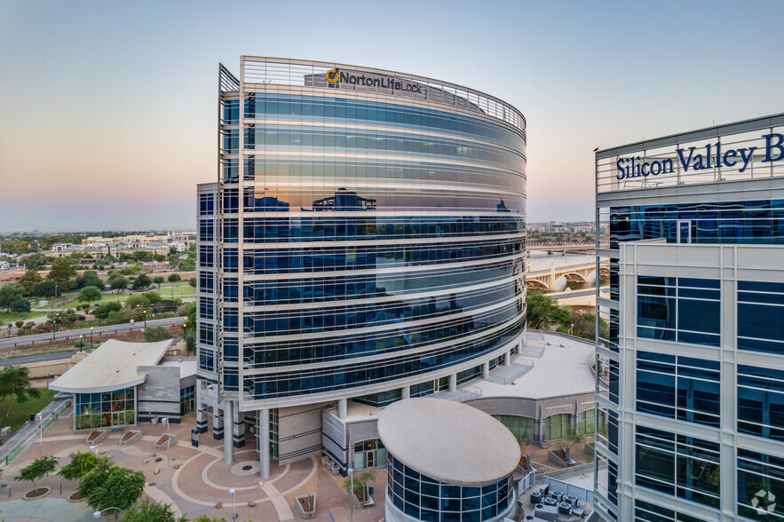 60 E Rio Salado Pky, Tempe, AZ à louer - Photo du bâtiment - Image 1 de 12