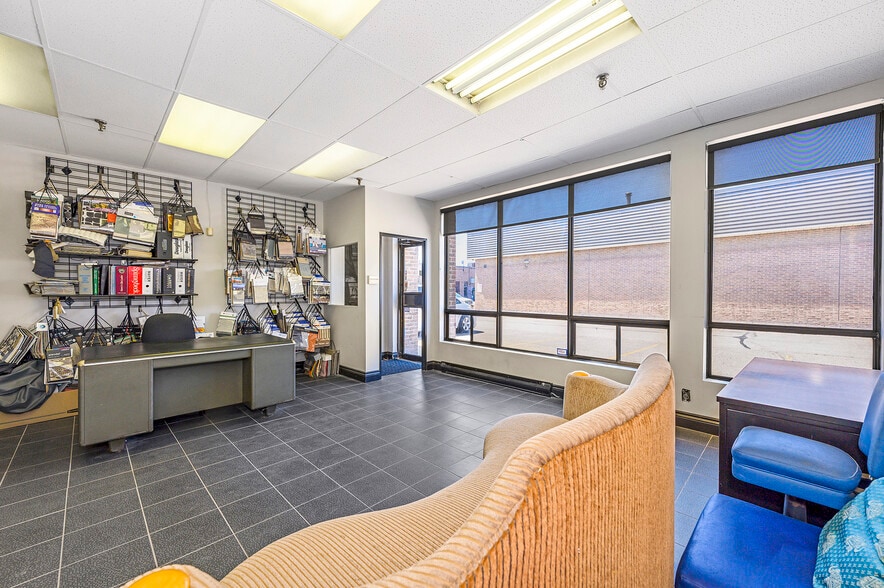 7171 Torbram Rd, Mississauga, ON for sale - Building Photo - Image 2 of 12