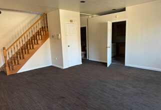 11882 Metropolitan Ave, Kew Gardens, NY à louer Photo intérieure- Image 2 de 15