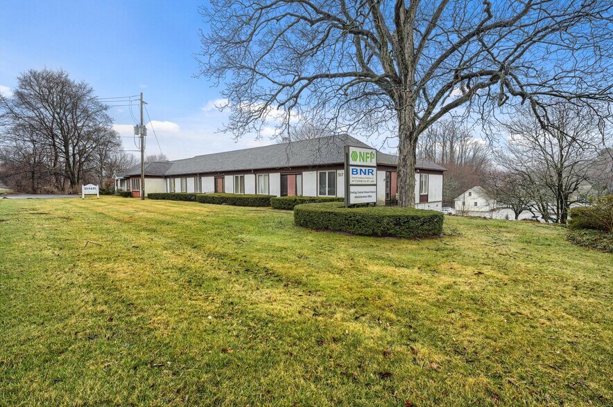 515-527 Route 22, Pawling, NY à louer - Photo du bâtiment - Image 3 de 26