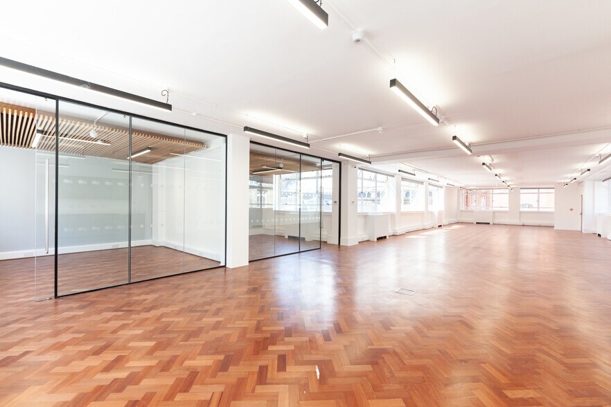 26 Eastcastle St, Londres à louer - Photo du bâtiment - Image 2 de 18