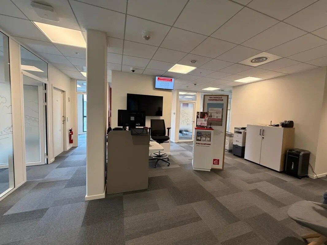 Office in Saint-Fons for sale Interior Photo- Image 1 of 6