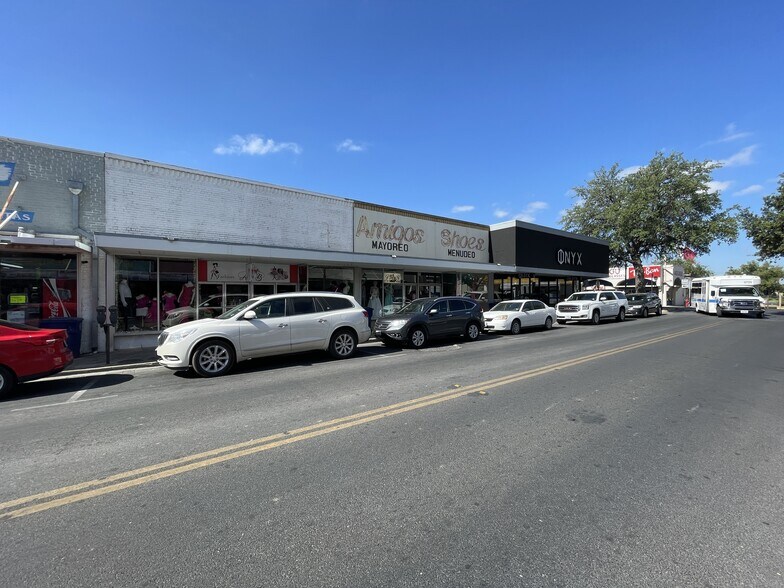 100 W Main St, Eagle Pass, TX for sale - Building Photo - Image 2 of 13