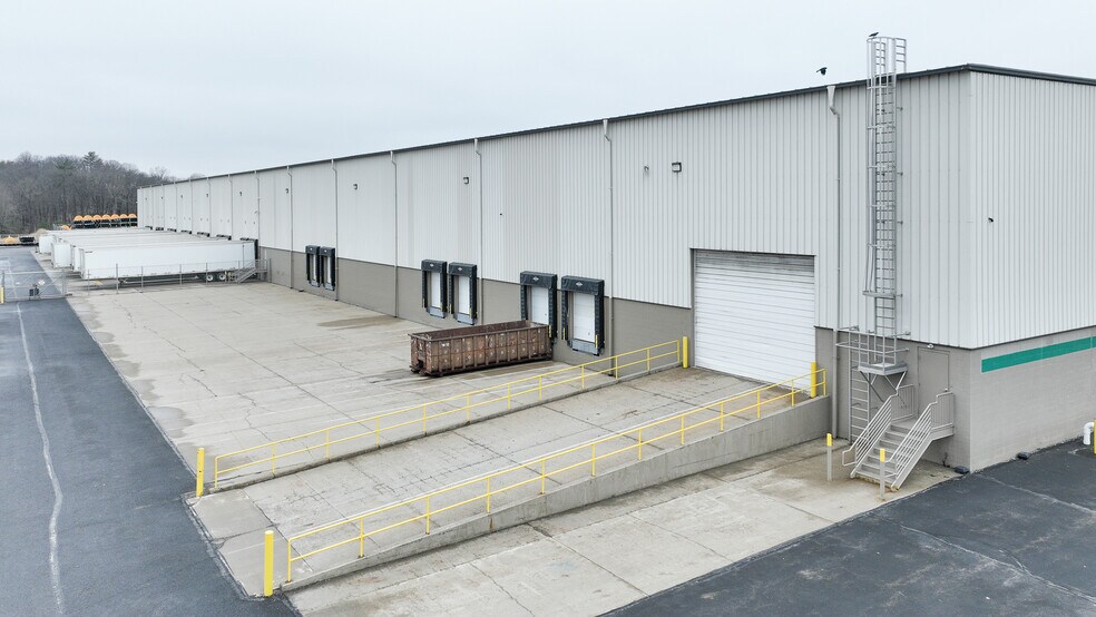 300 Lasley Ave, Wilkes-Barre, PA à louer - Photo du bâtiment - Image 2 de 10