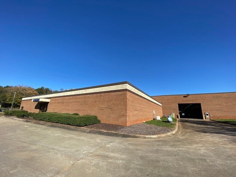 2400 Mellon Ct, Decatur, GA à louer - Photo du bâtiment - Image 2 de 51