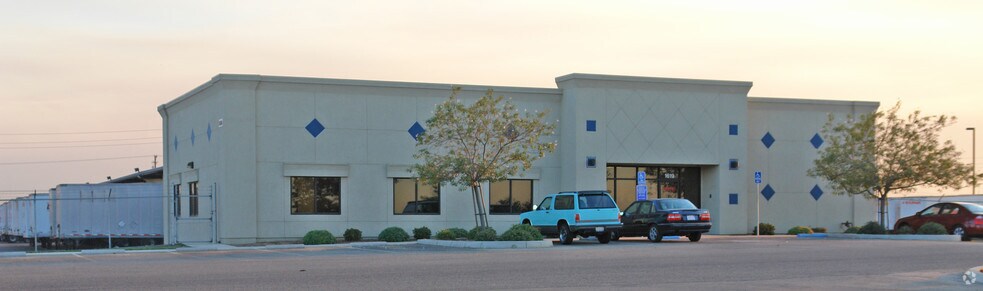 1619 N Plaza Dr, Visalia, CA à louer - Photo du bâtiment - Image 2 de 11
