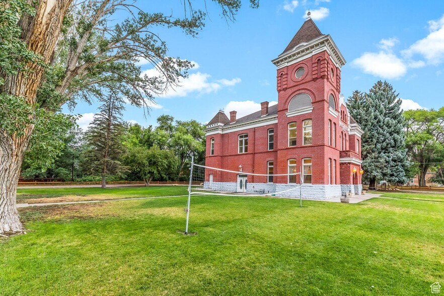 21 Main St, Junction, UT à vendre - Photo du bâtiment - Image 2 de 9