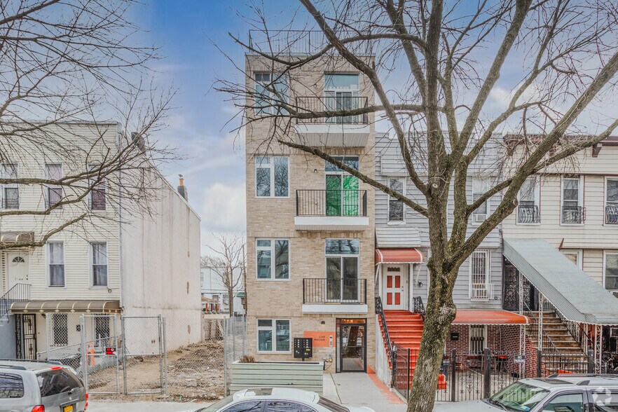 1240 Madison St, Brooklyn, NY à vendre - Photo du bâtiment - Image 2 de 3