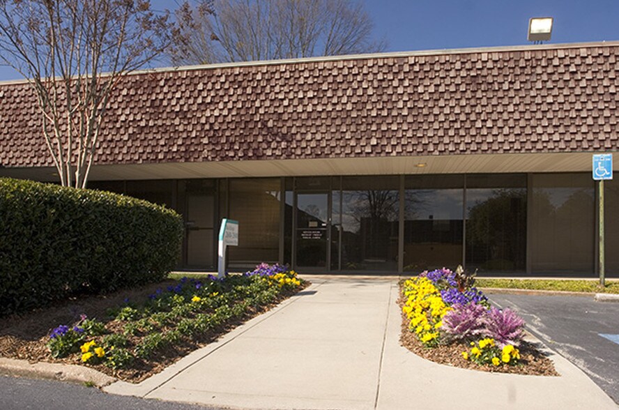 6855 Jimmy Carter Blvd, Norcross, GA à vendre - Photo du bâtiment - Image 2 de 4