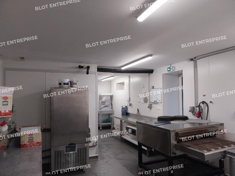 Flex in Quimper for lease - Interior Photo - Image 1 of 9