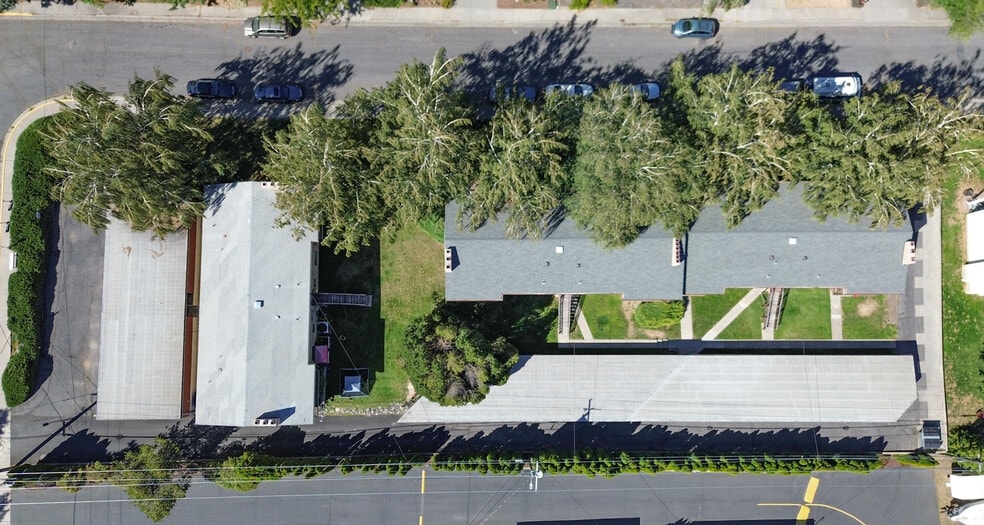 18 Unit Multi-Family Sale portfolio of 2 properties for sale on LoopNet.ca - Building Photo - Image 2 of 12