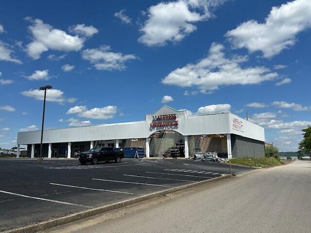 81 Mall Rd, Somerset, KY à louer - Photo du bâtiment - Image 1 de 2