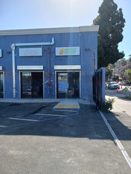 222 E 10th St, Long Beach, CA à louer - Photo du bâtiment - Image 3 de 13