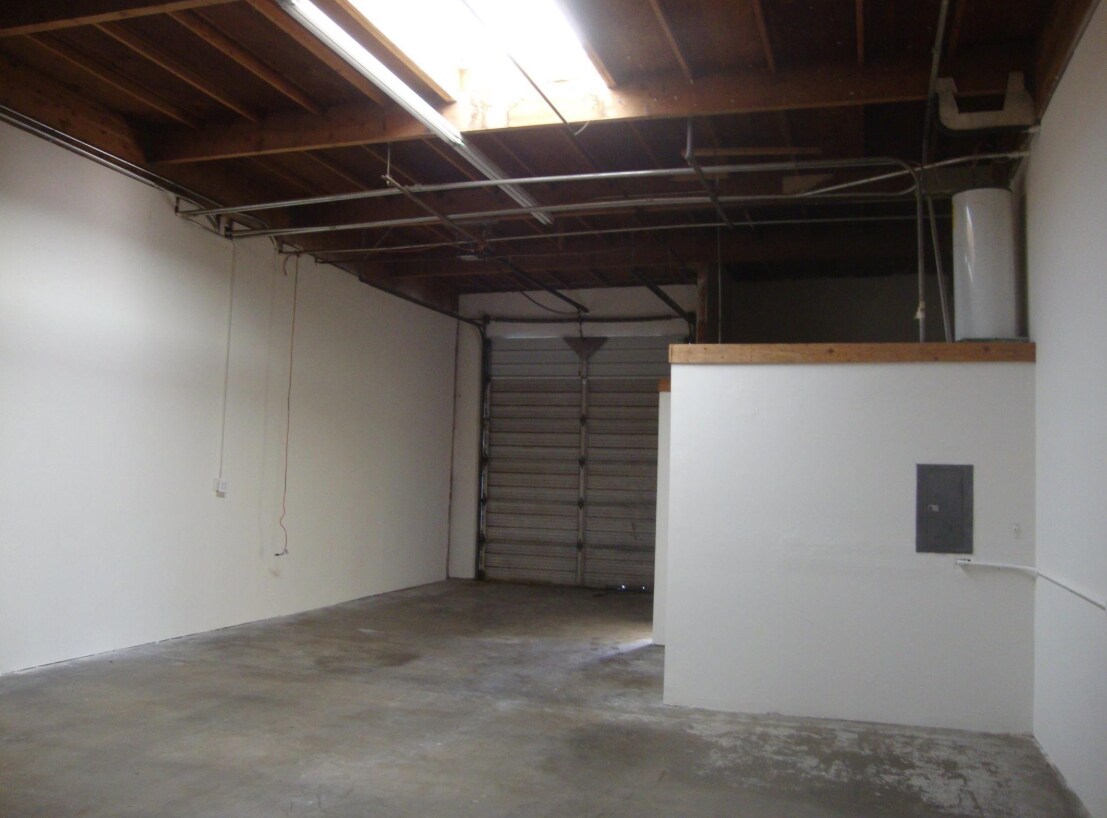 2519 W Winton Ave, Hayward, CA 94545 - Unité 2D - - Photo intérieure - Image 2 of 7
