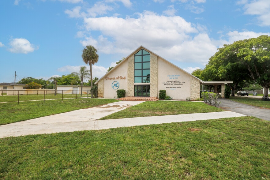 725-731 10th St, Pompano Beach, FL portfolio of 2 properties for sale on LoopNet.ca - Building Photo - Image 1 of 20