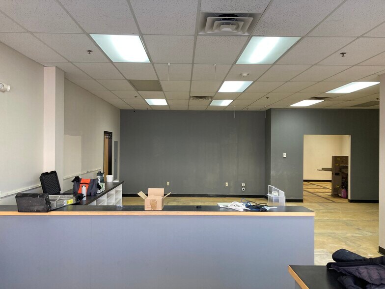 2 W 1st St, Duluth, MN for lease - Interior Photo - Image 2 of 8