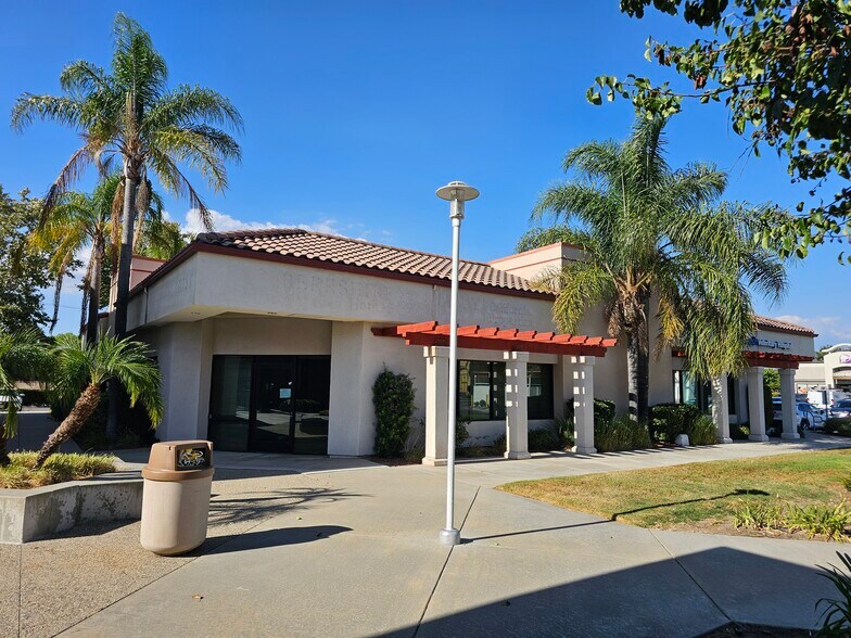 31685 Redhawk Parkway, Temecula, CA à vendre - Photo du bâtiment - Image 2 de 8