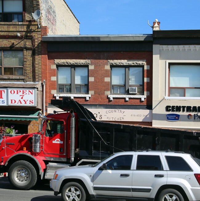 Plus de détails pour 1108 St Clair Ave W, Toronto, ON - Commerce de détail à vendre