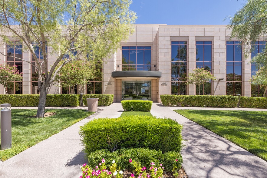 1635 Village Center Cir, Las Vegas, NV for lease - Building Photo - Image 3 of 13