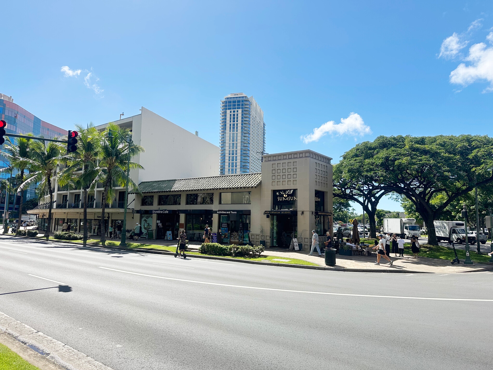 2113 Kalakaua Ave, Honolulu, HI for lease Building Photo- Image 1 of 4
